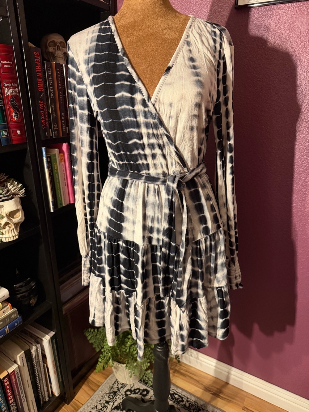 VENUS Black & White Tie-Dye Long Sleeve Wrap Dress